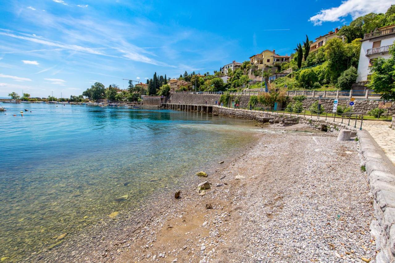 Beautiful Apartment House On The Seaside Ika Extérieur photo